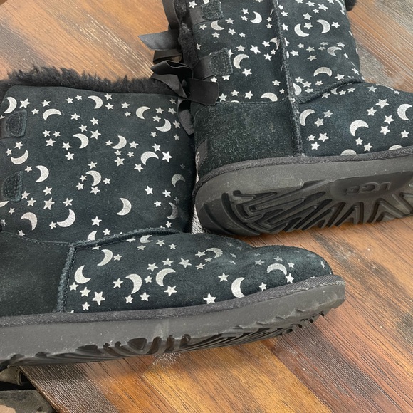 Ugg Girls Gently Used Size 3 Boots - Picture 2 of 5
